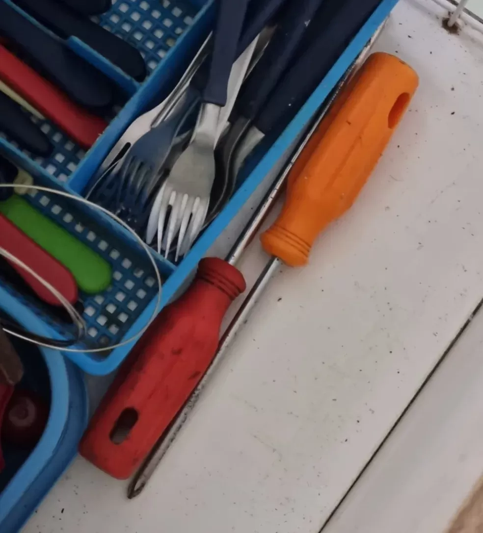 Filho é preso após matar o próprio pai com golpes de chave de fenda em SC após ser bloqueado no Whatsapp.