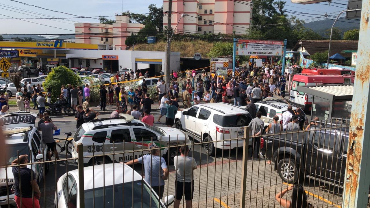 Quatro mortes confirmadas até  o momento em atentado a creche de Blumenau.