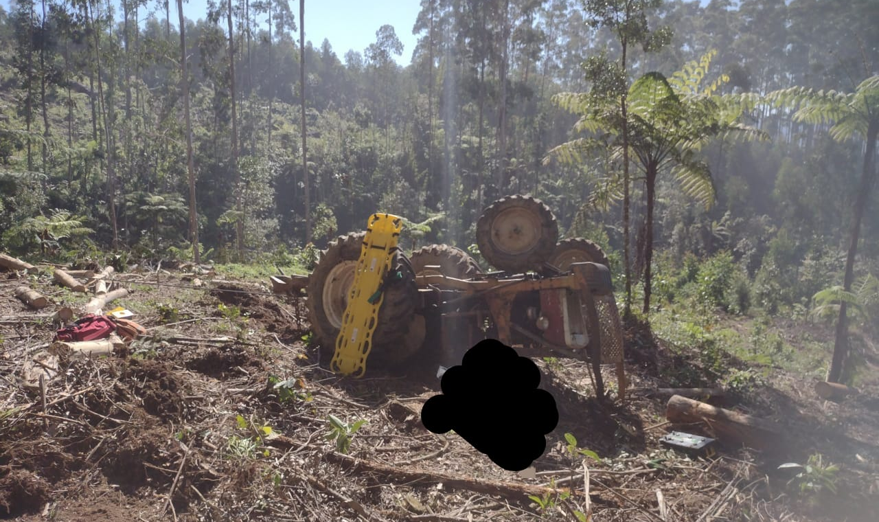 Homem morre após acidente com trator.
