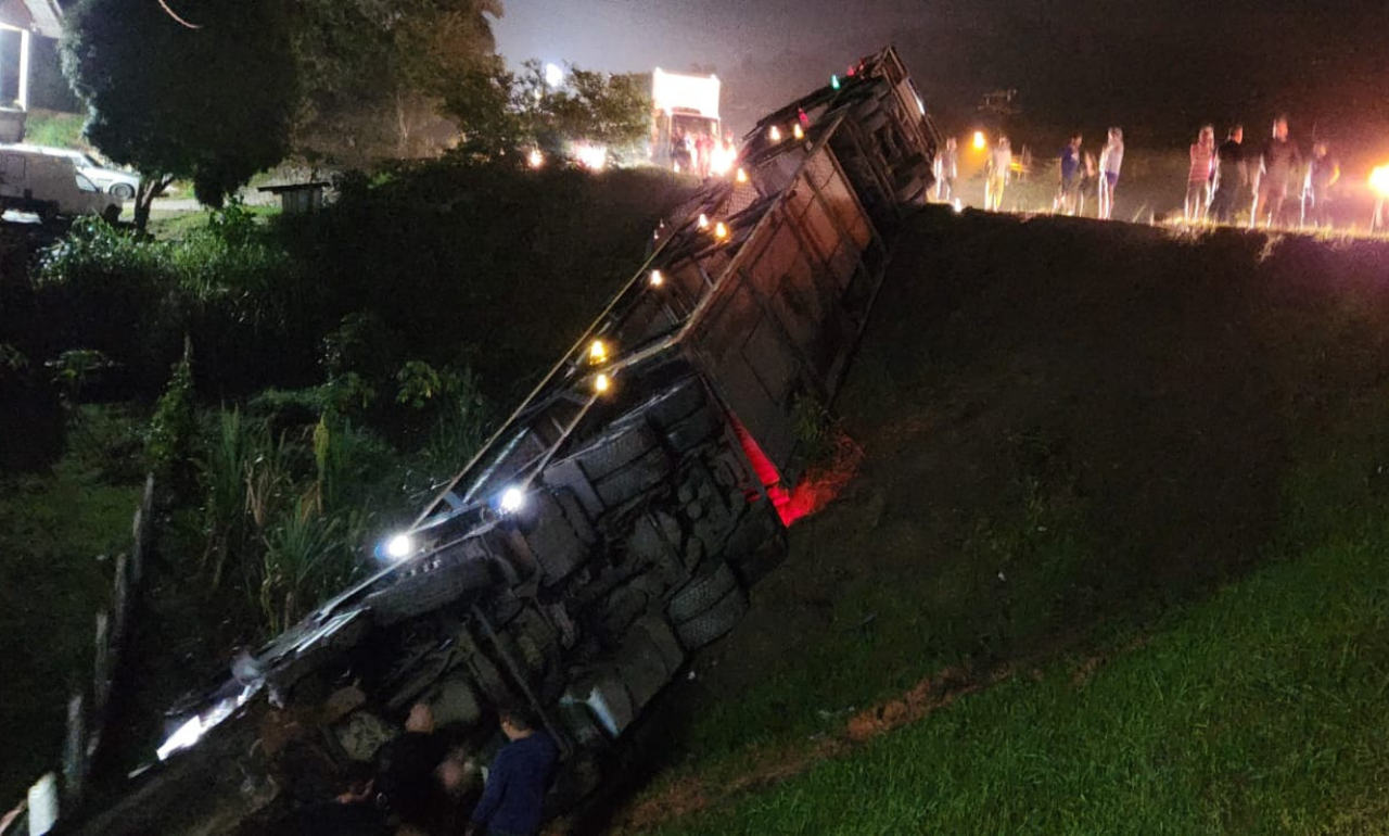 Homem morre em grave acidente na BR-470 em Blumenau 