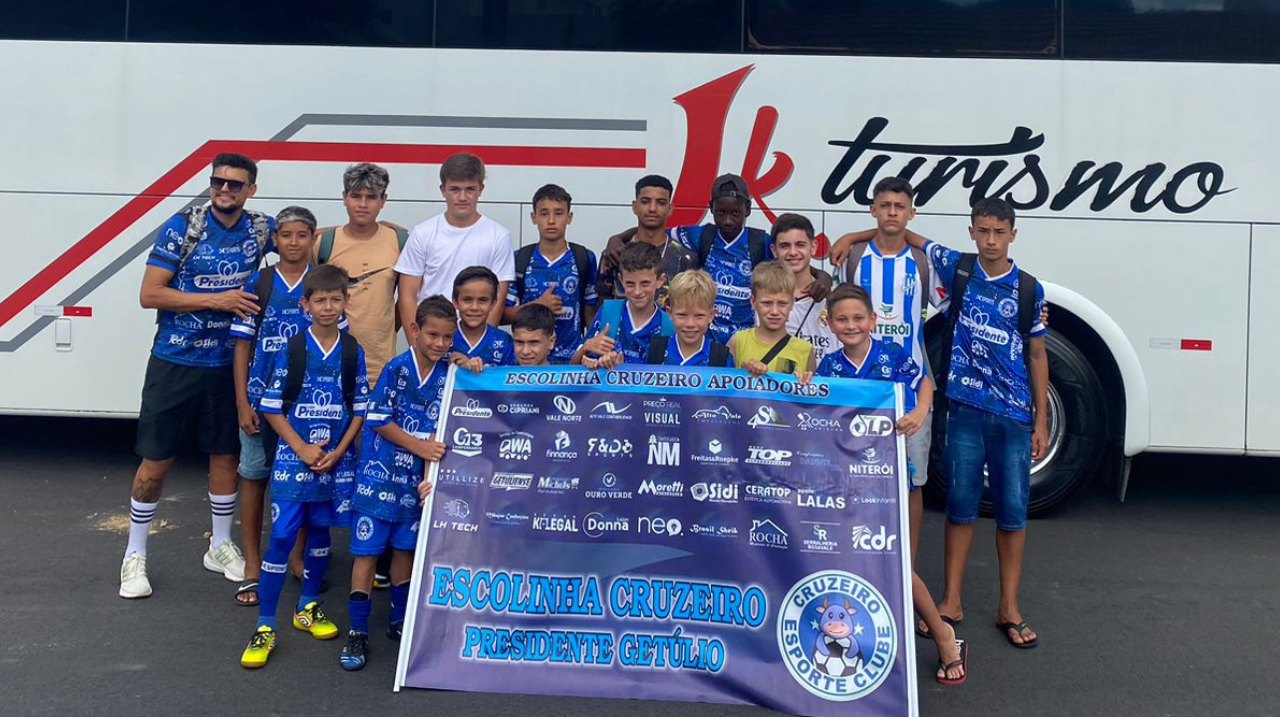 Cruzeirinho de Presidente Getúlio a caminho do Torneio de Verão de futsal de Rio do Sul