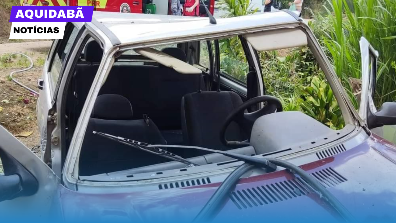Grave acidente em Vitor Meireles: Jovem fica preso nas ferragens após veículo colidir com residência