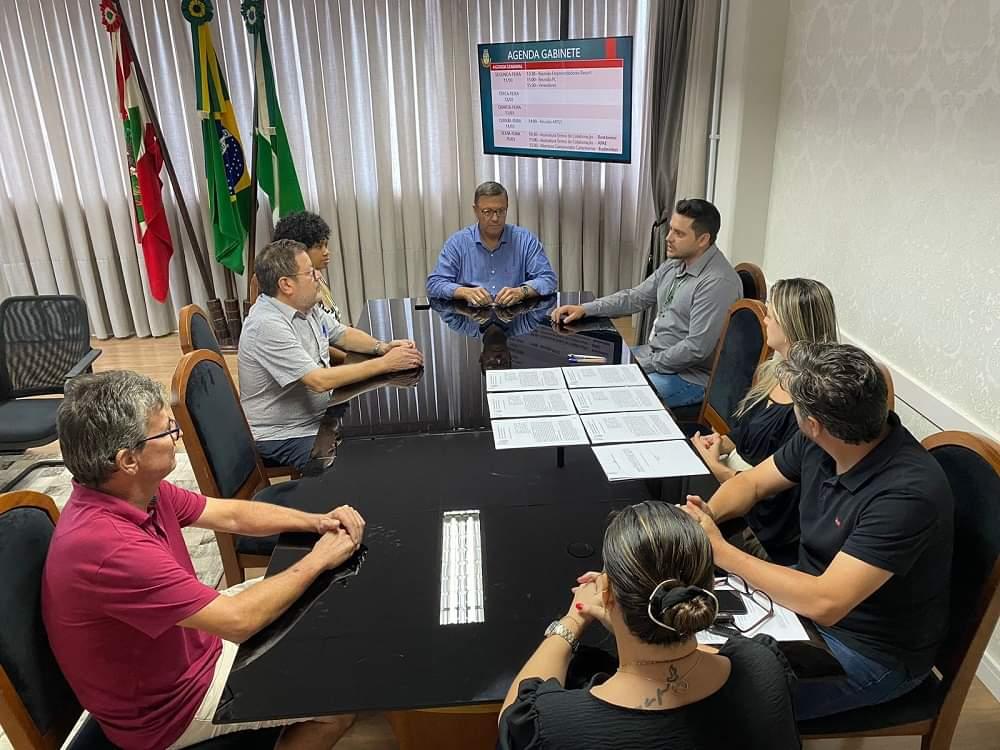 Prefeitura de Presidente Getúlio assina repasse para APAE e Bombeiros