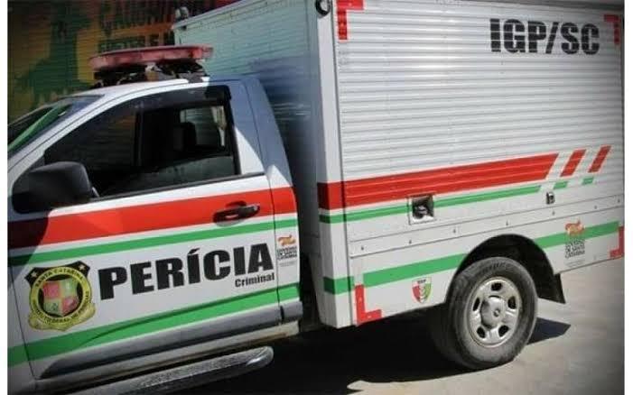 Corpo esquartejado é encontrado em baú na cidade Rio do Sul; polícia investiga homicídio brutal