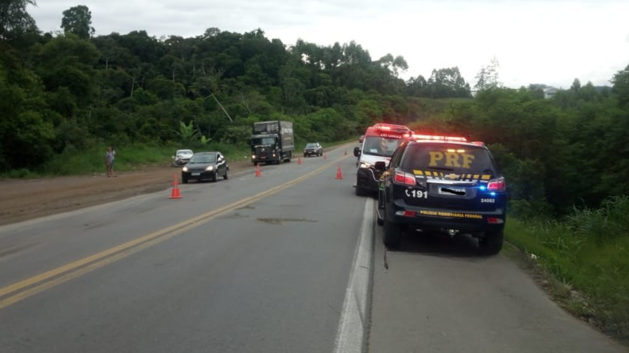 Acidente na BR-470 deixa dois feridos em Lontras
