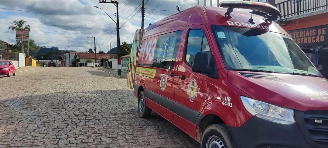 Motorista passa mal e acaba causando acidente em Vitor Meireles