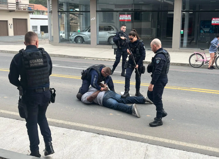 Homem é agredido com martelo em Rio do Sul