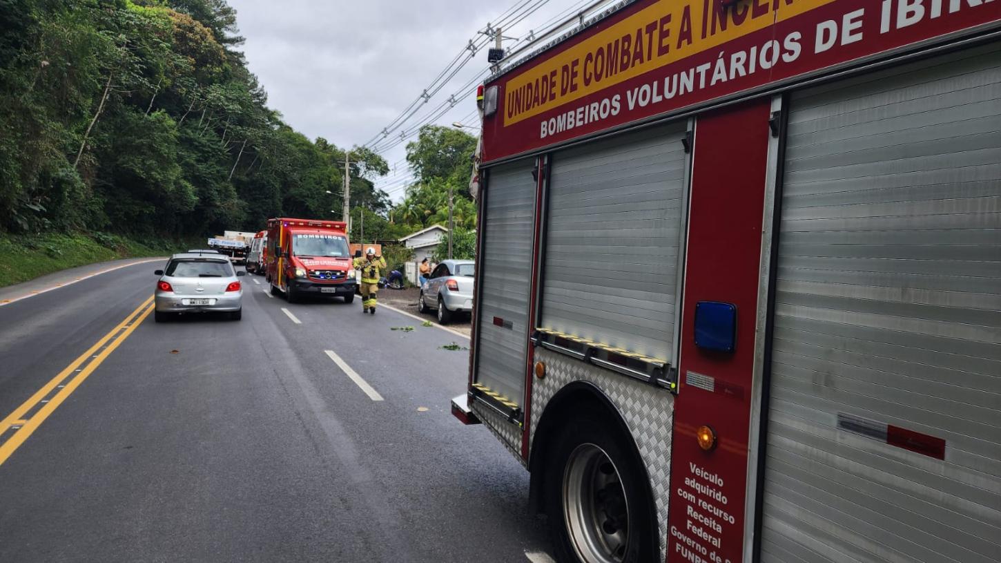 Motociclista fica gravemente ferido em colisão com carro em Ibirama