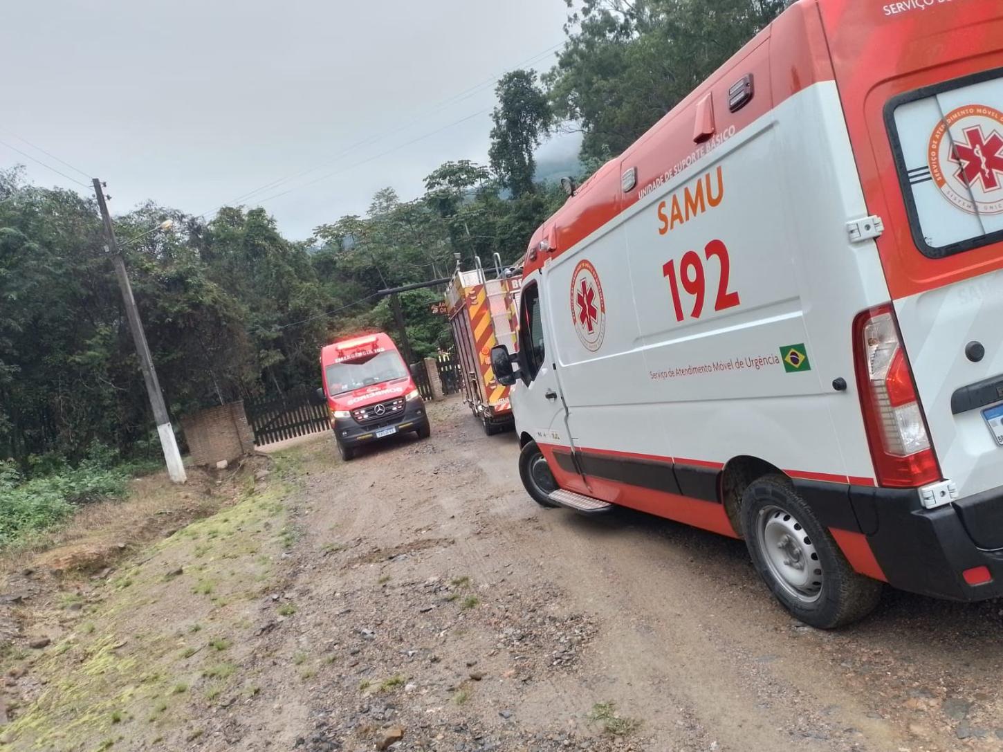 BR-470: vítimas sofrem ferimentos leves após capotamento em Lontras