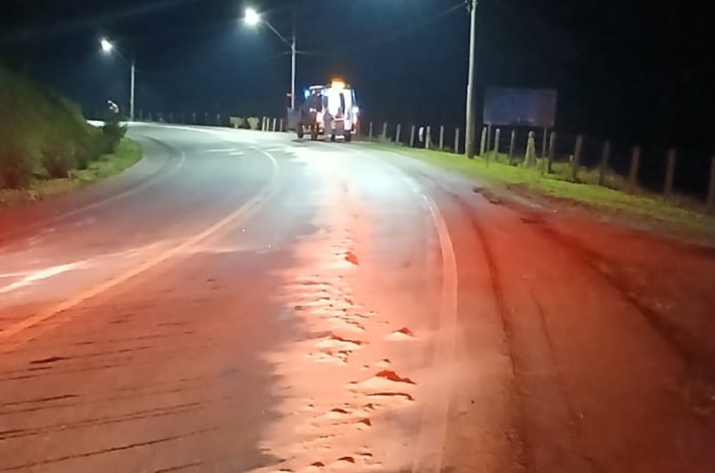 Derramamento de óleo atinge 5 km da SC-110 em Rodeio
