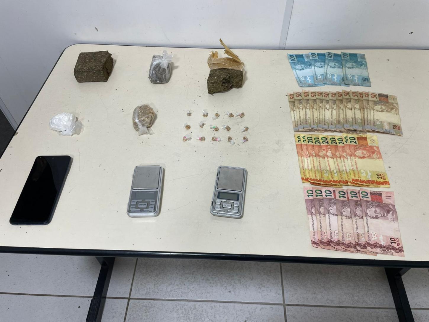Homem é preso por tráfico de drogas após tentativa de fuga em Apiúna