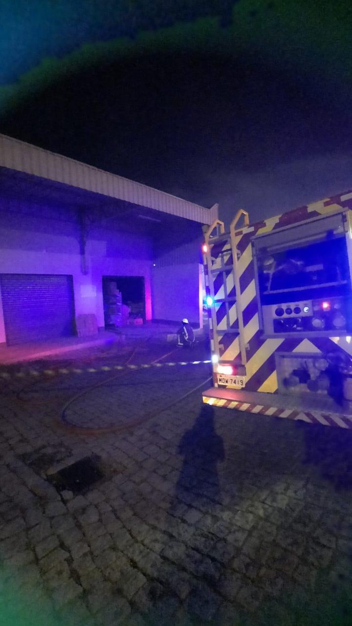 Incêndio atinge depósito de supermercado em Presidente Getúlio