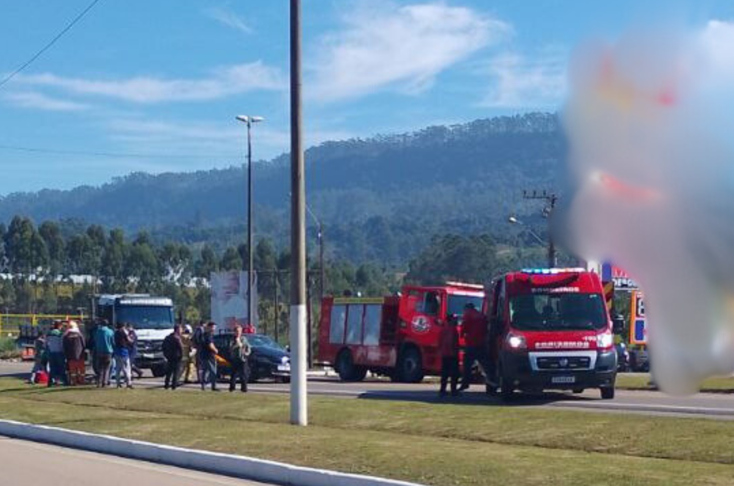Homem fica ferido após acidente entre carro e caminhão na BR-470 em Lontras