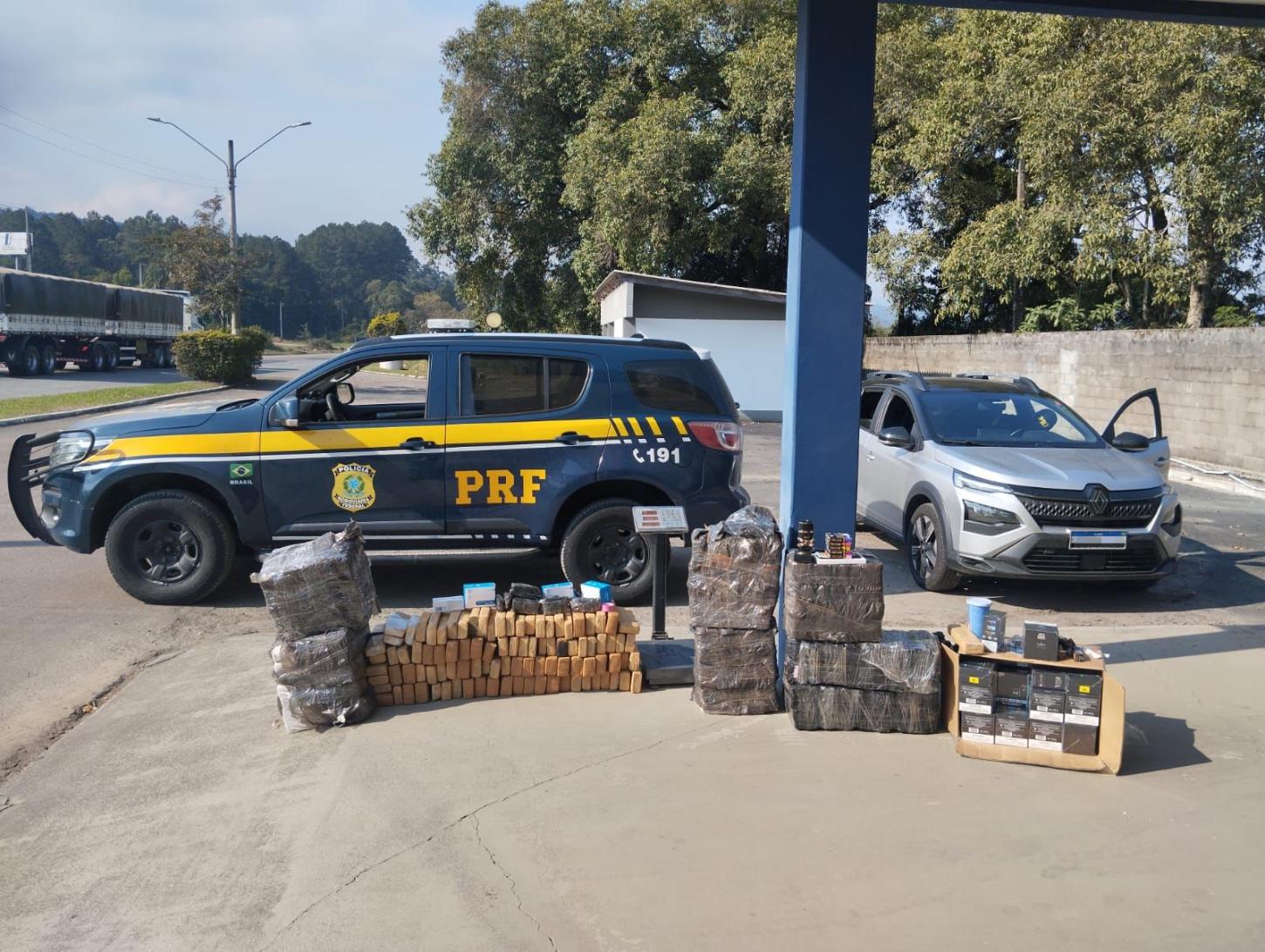 PRF apreende mais de 230 kg de drogas na BR-470 em Rio do Sul