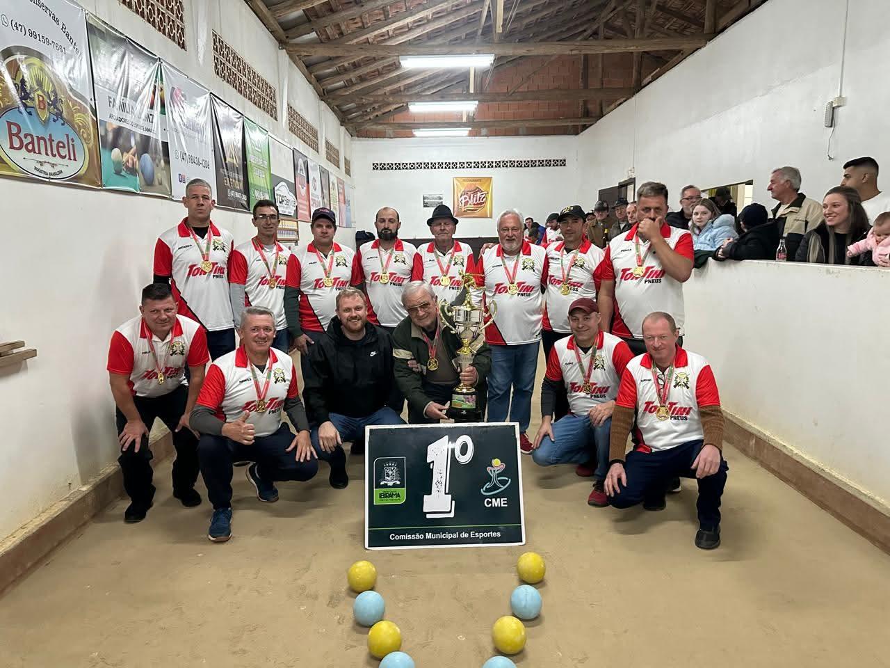 SARS/Tontini Pneus é tricampeã do municipal de Bocha em Ibirama