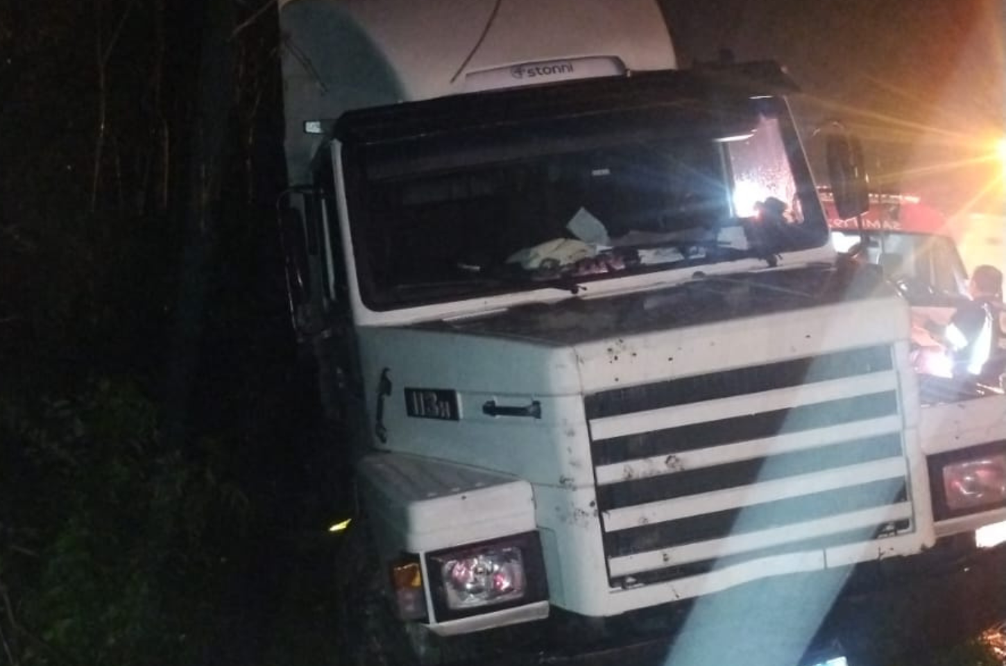 Acidente envolvendo carreta na BR-470 em Apiúna