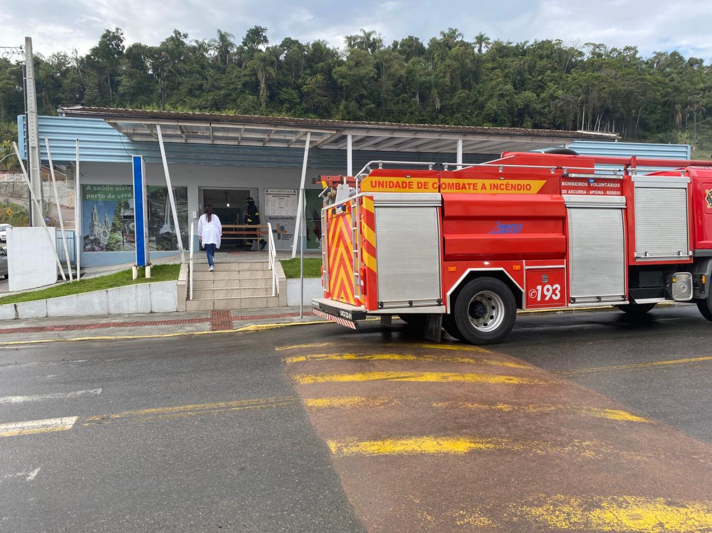 Bombeiros são acionados para princípio de incêndio em unidade de saúde de Apiúna