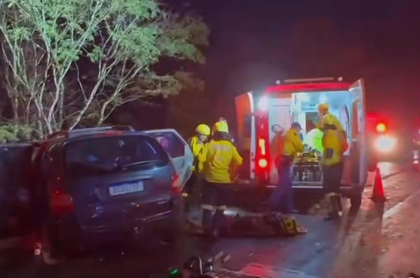 Criminosos em fuga causam tragédia na BR-282: vítima sequestrada e criminosa morrem após acidente