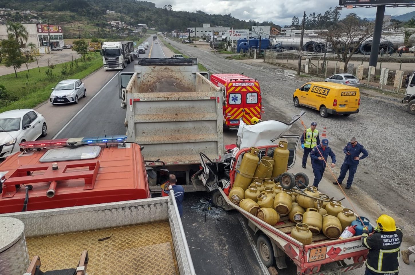 Homem fica ferido em grave acidente na BR-470
