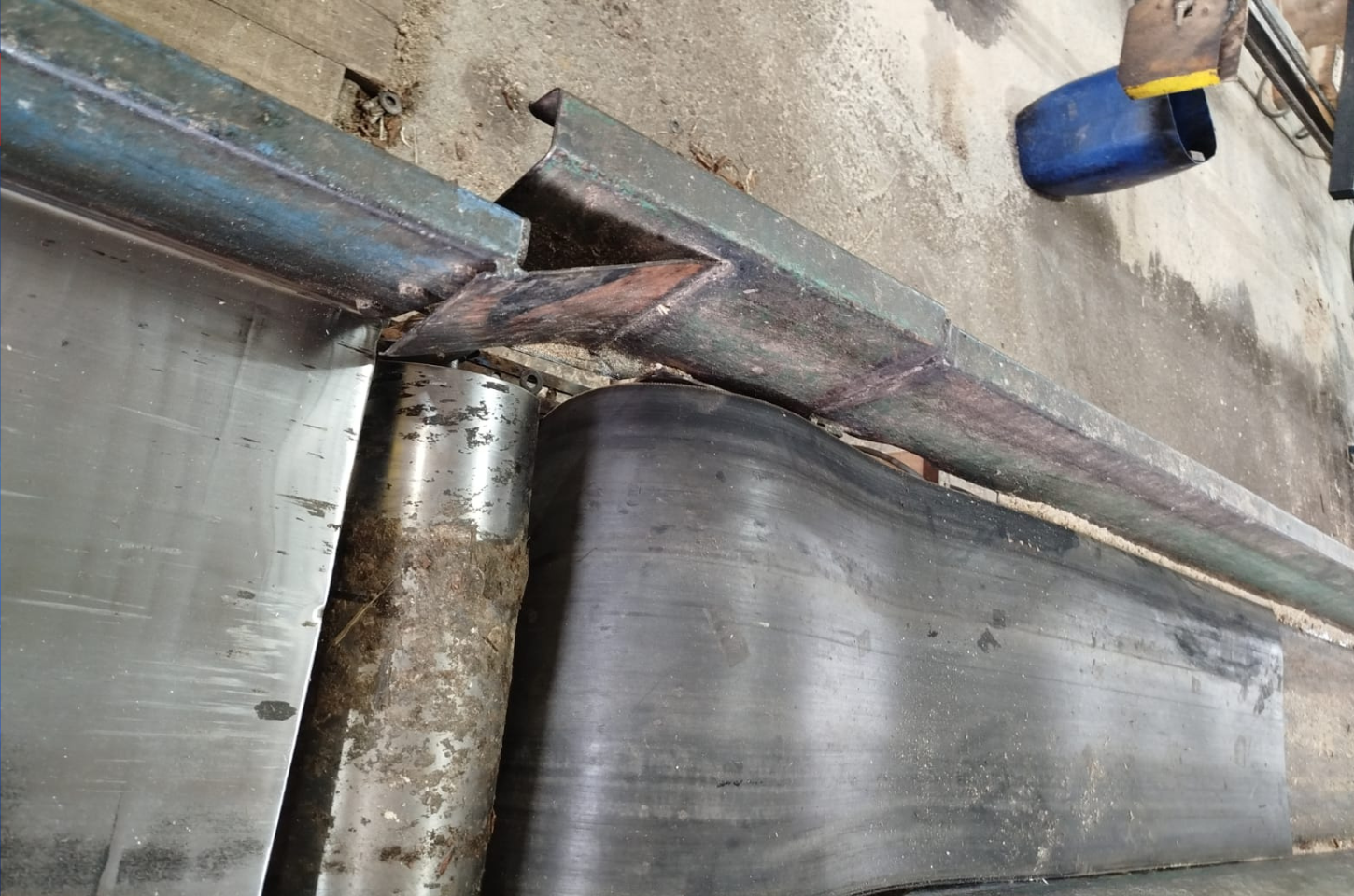 Homem fica gravemente ferido após braço ficar preso em máquina de madeira