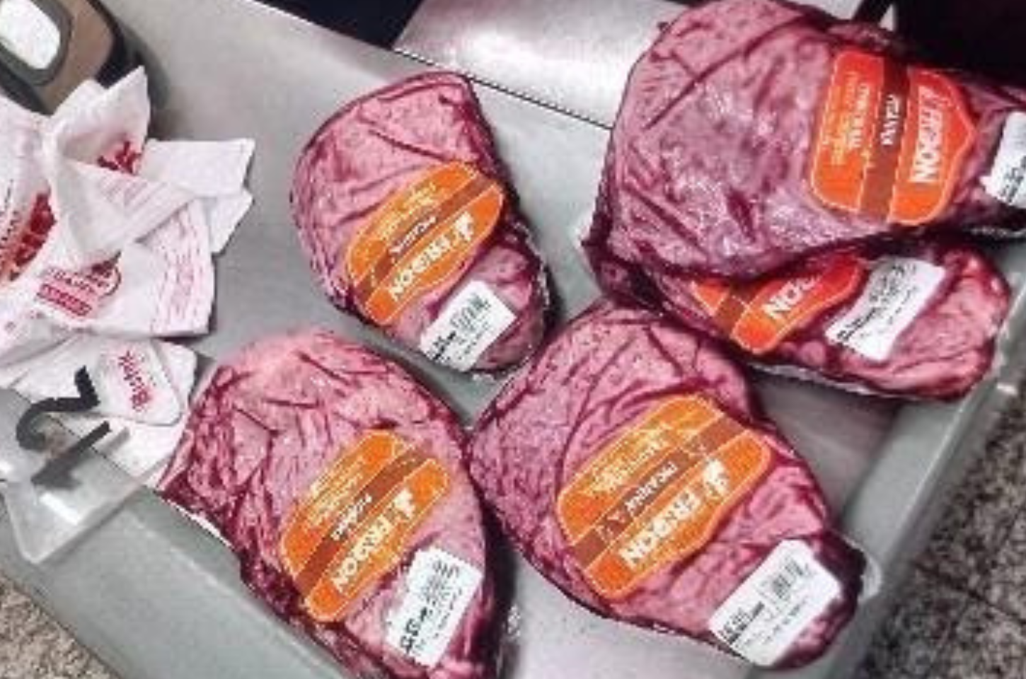 Homem furta residência, tenta pagar picanha com cartão roubado e acaba preso