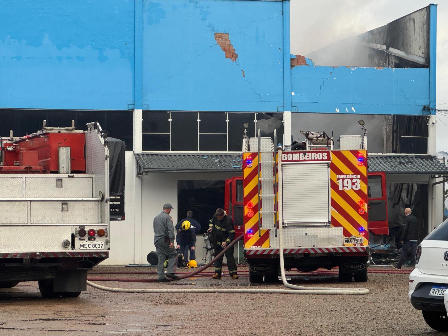 Incêndio atinge oficina às margens da BR-470 em Rio do Sul