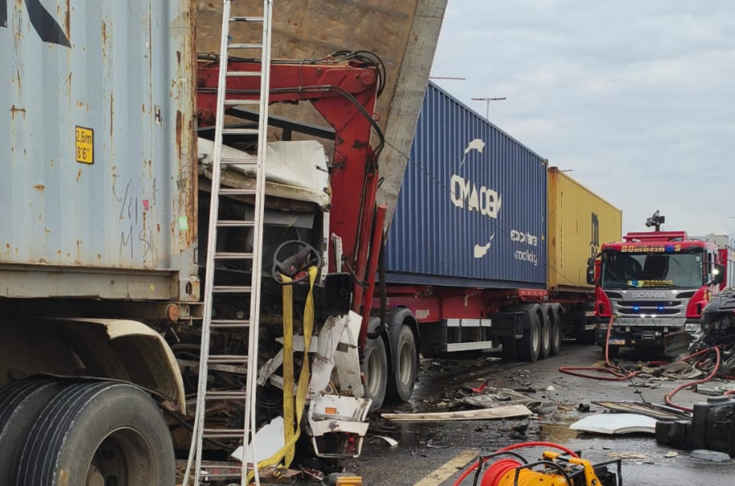 Grave acidente na BR-470 em Indaial causa bloqueio total da rodovia