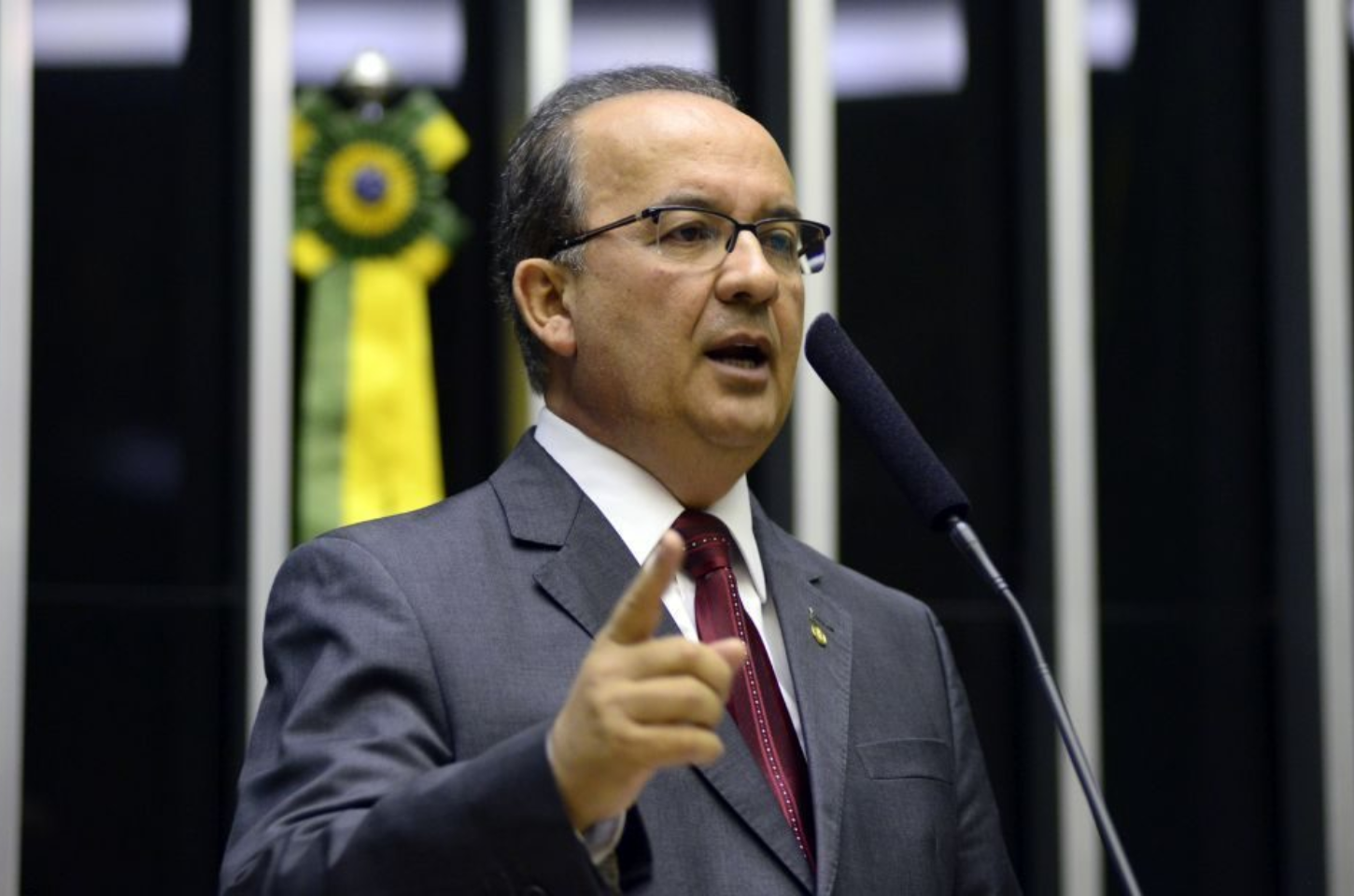 Polícia realiza operação contra servidor da prefeitura de Benedito Novo acusado de ameaçar Jorginho Melo de morte