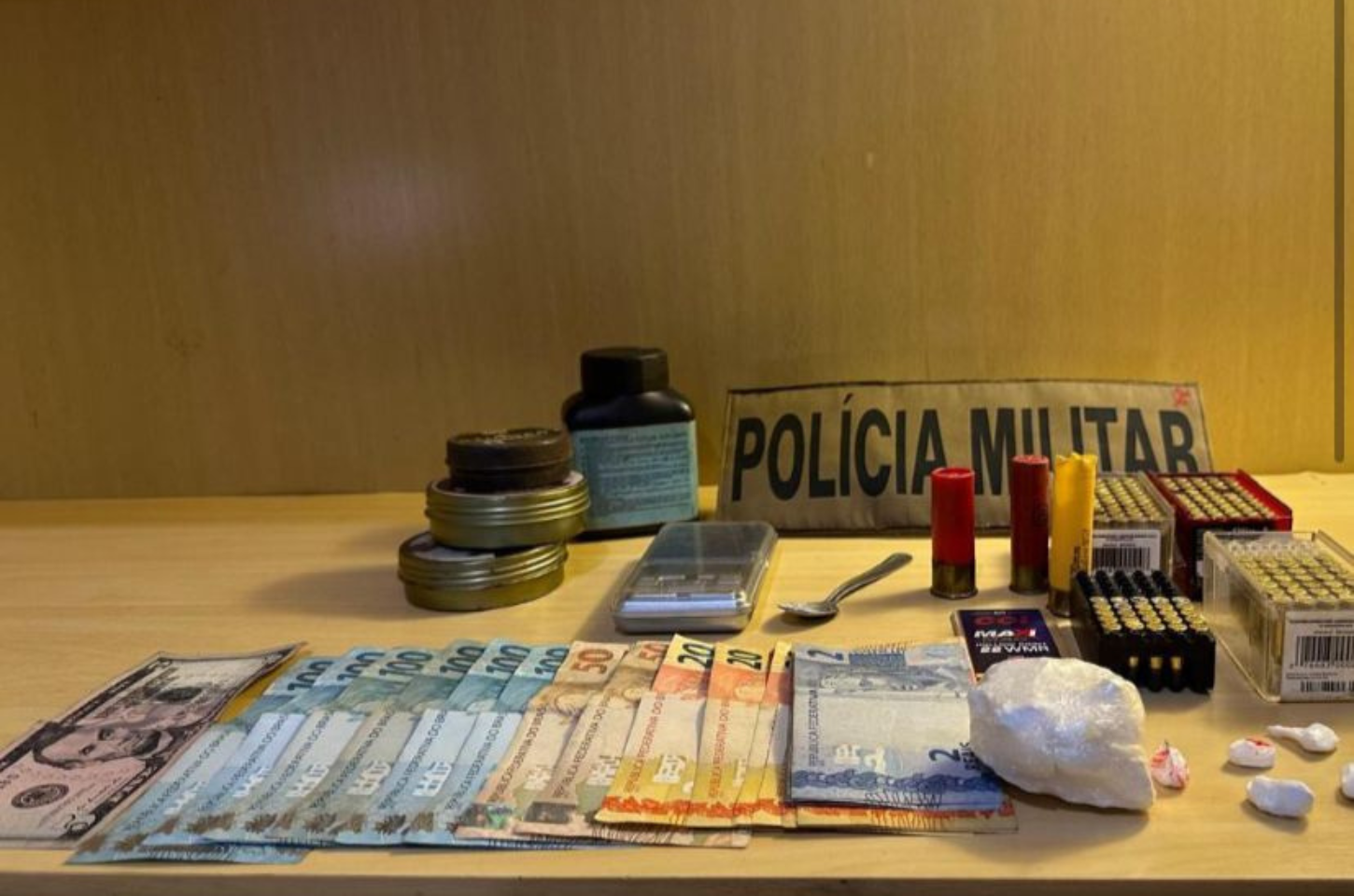 Ação policial em Indaial prende homem por tráfico de drogas e apreensão de mais de 150 munições