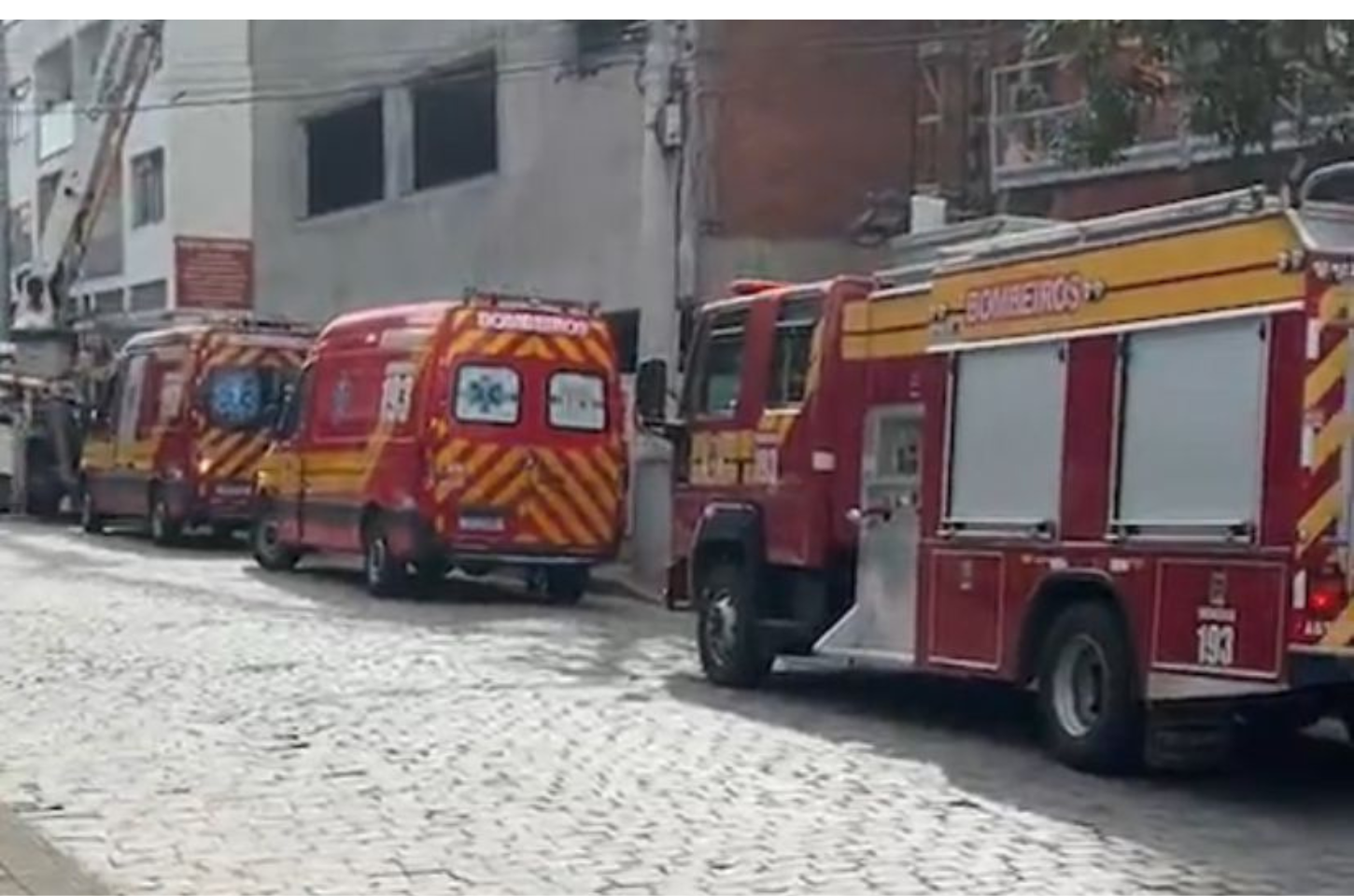 Desabamento parcial de estrutura anexa ao Hospital dos Olhos deixa cinco feridos em Blumenau