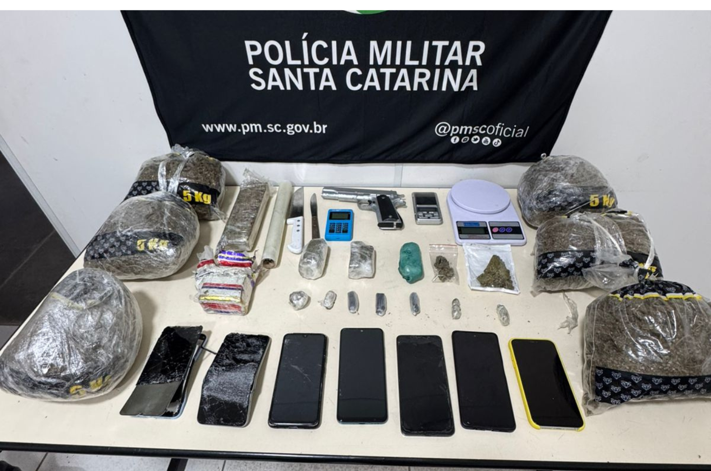 Seis pessoas são presas por tráfico de drogas e dois foragidos são recapturados em operação policial