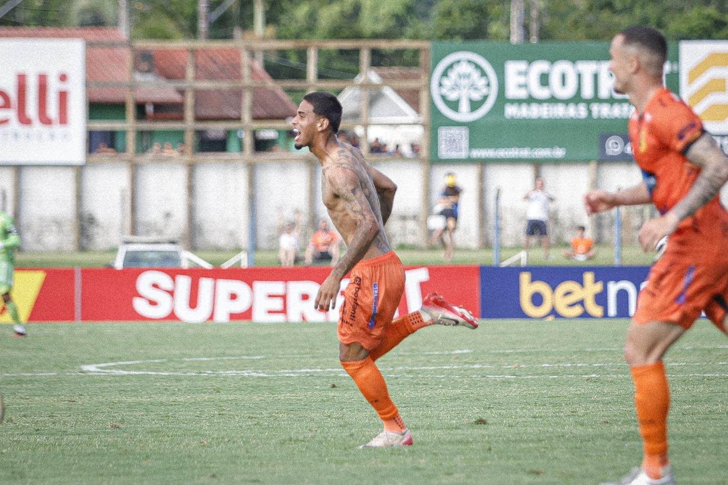 Santa Catarina vence o Joinville e assume liderança provisória no Catarinense