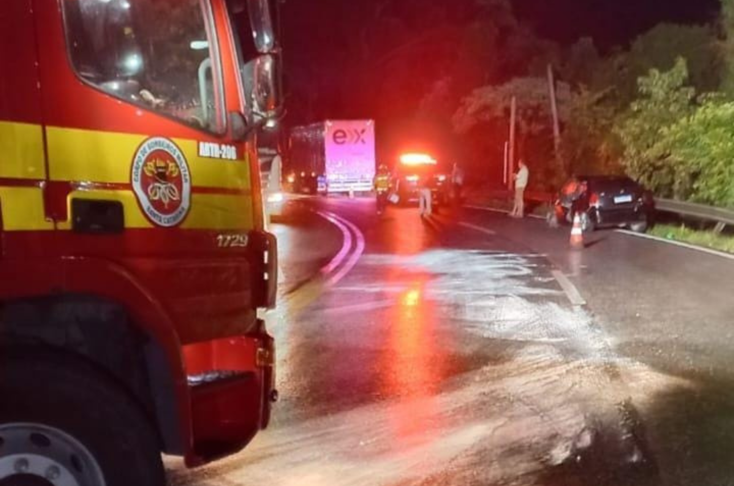 Acidente na BR-470 deixa dois feridos na Serra da Santa