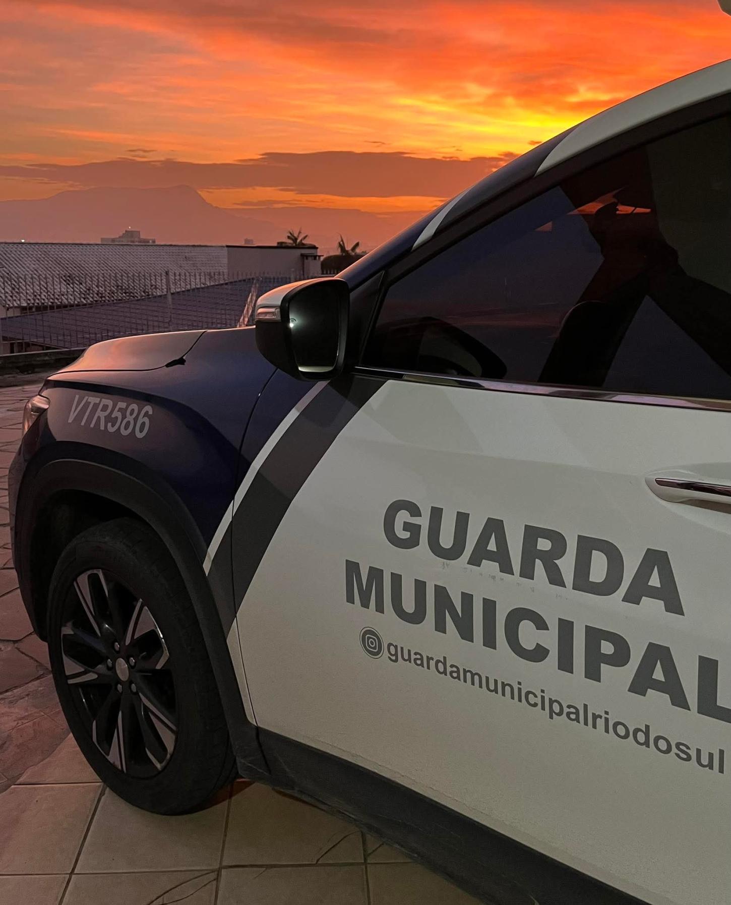 Confusão em bar termina com mulher detida após desacato e agressões à Guarda Municipal