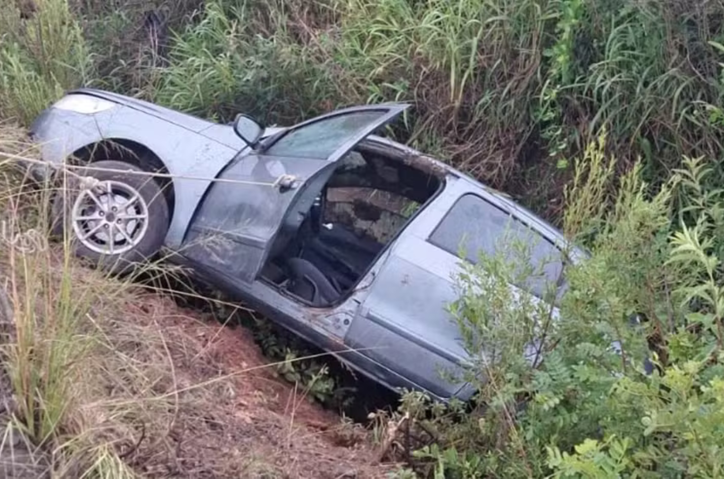Homem morre após capotamento