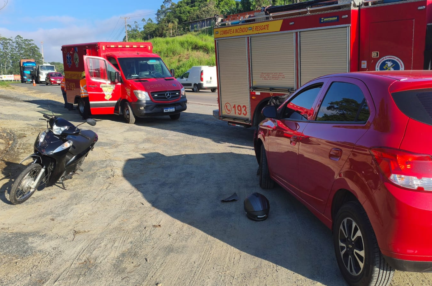Motociclista fica ferido após acidente na BR-470