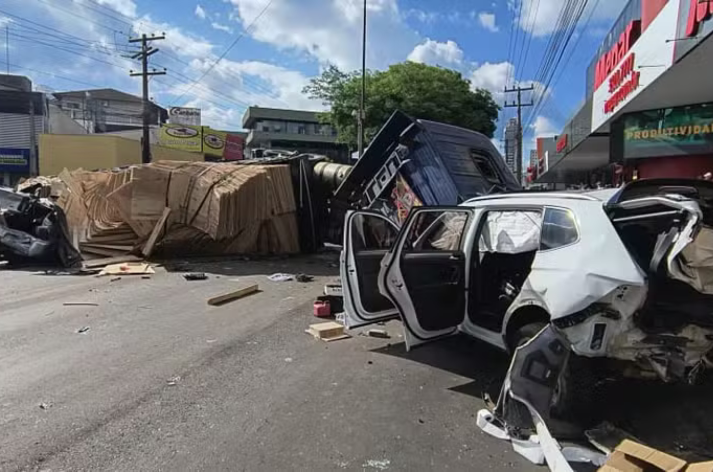 Motorista de carreta que atingiu vários veículos em Chapecó tem prisão preventiva decretada