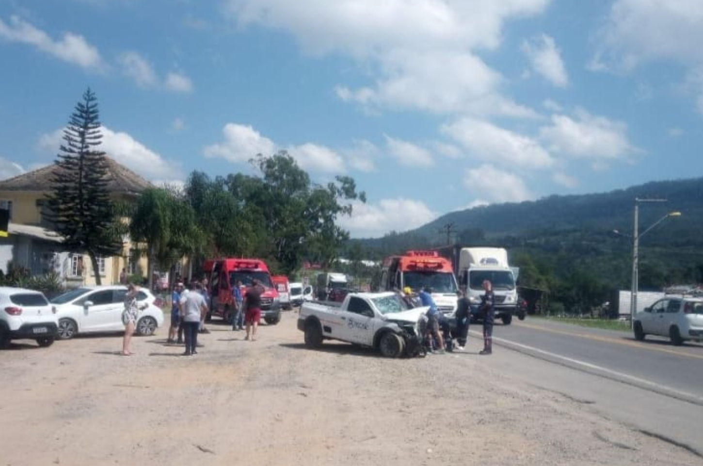 Acidente na BR-470 deixa quatro feridos em Lontras