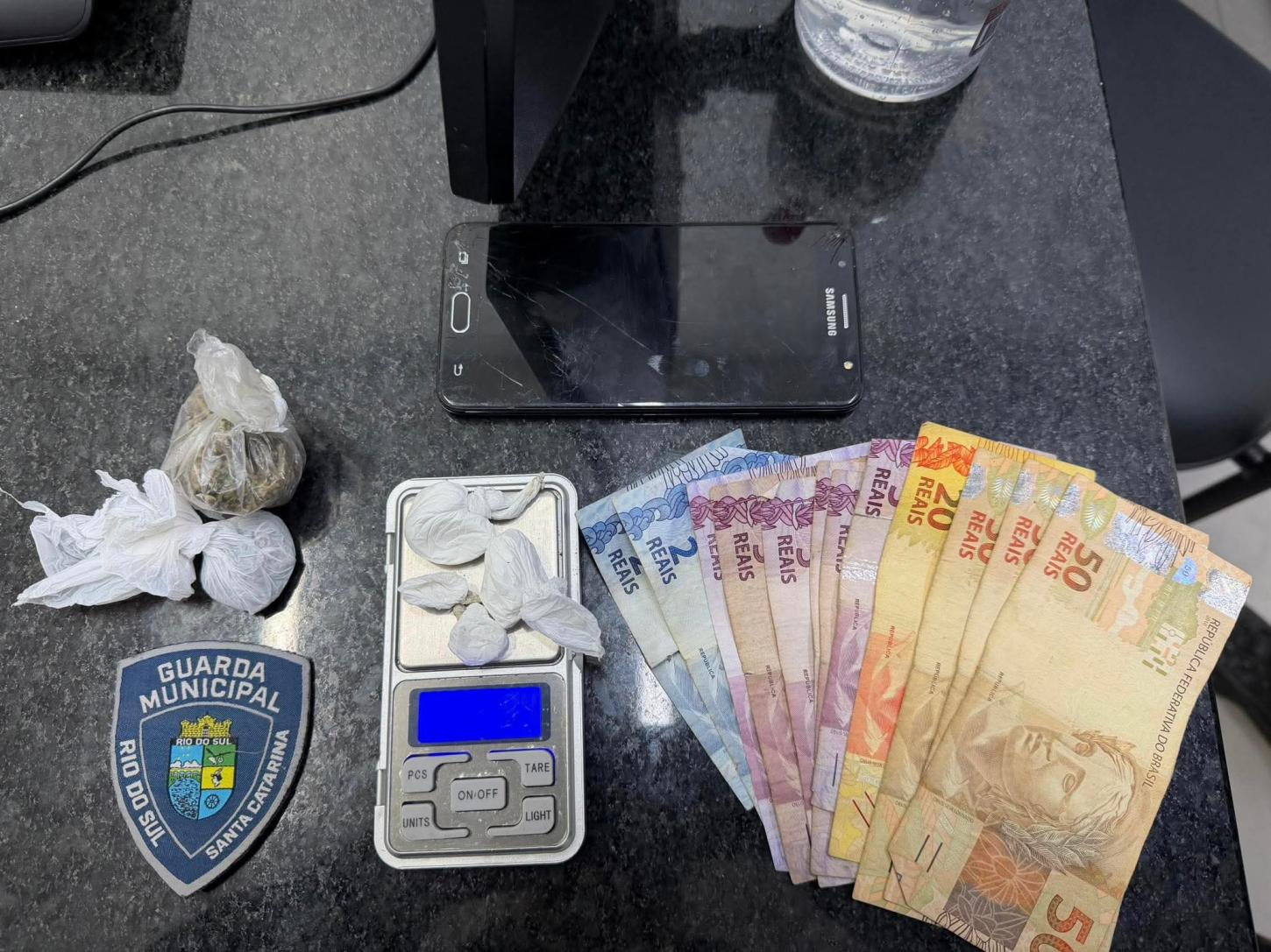 Homem é preso por tráfico de drogas e ameaça no Alto Vale