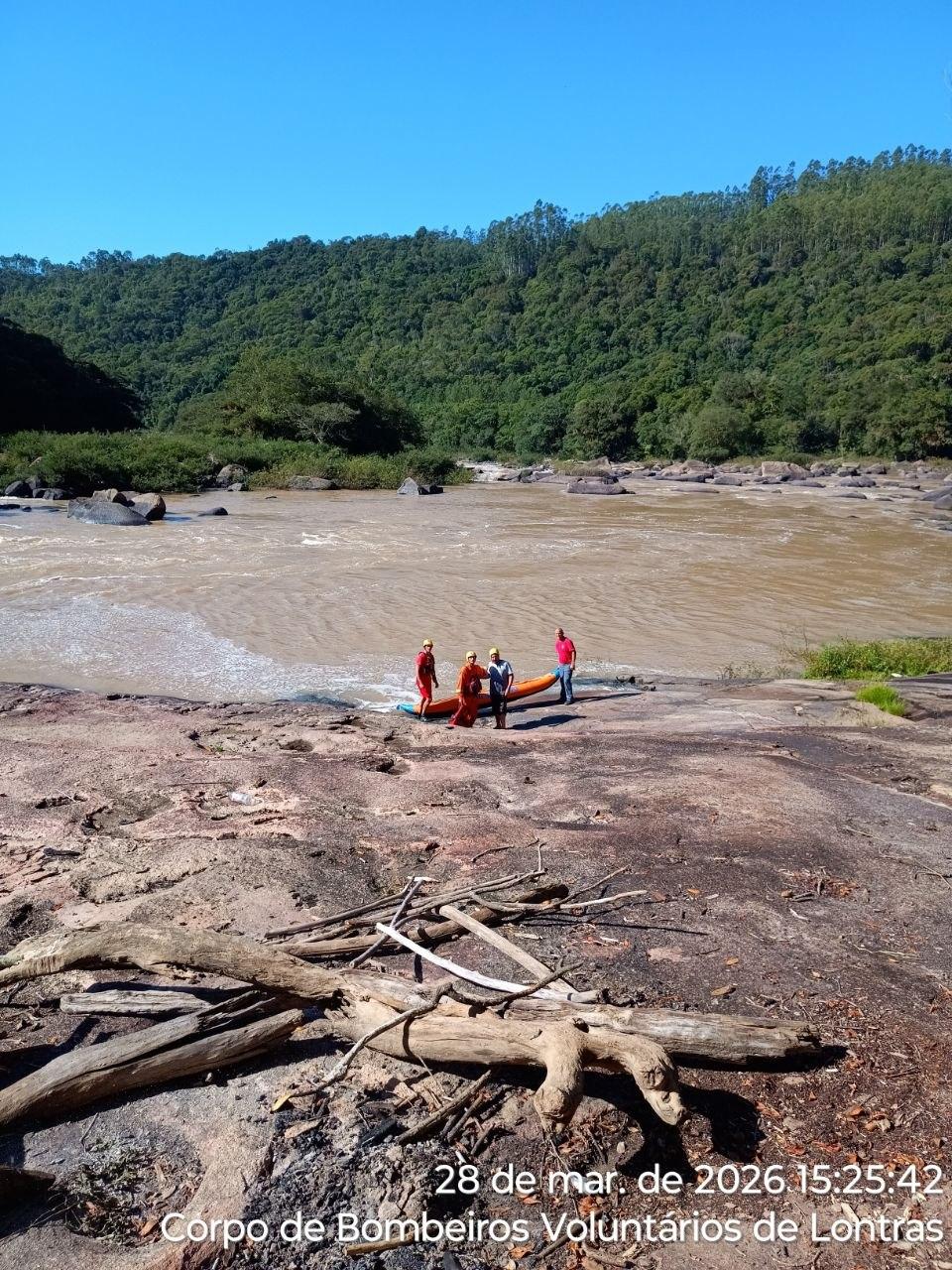 Homem é resgatado após ficar ilhado no Rio Itajaí-Açu, em Lontras