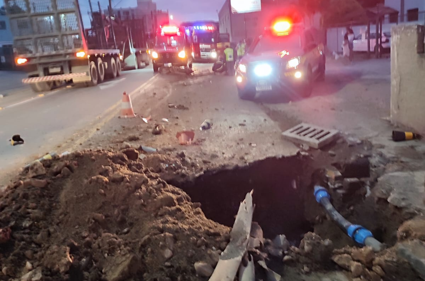 Motociclista fica gravemente ferida após acidente