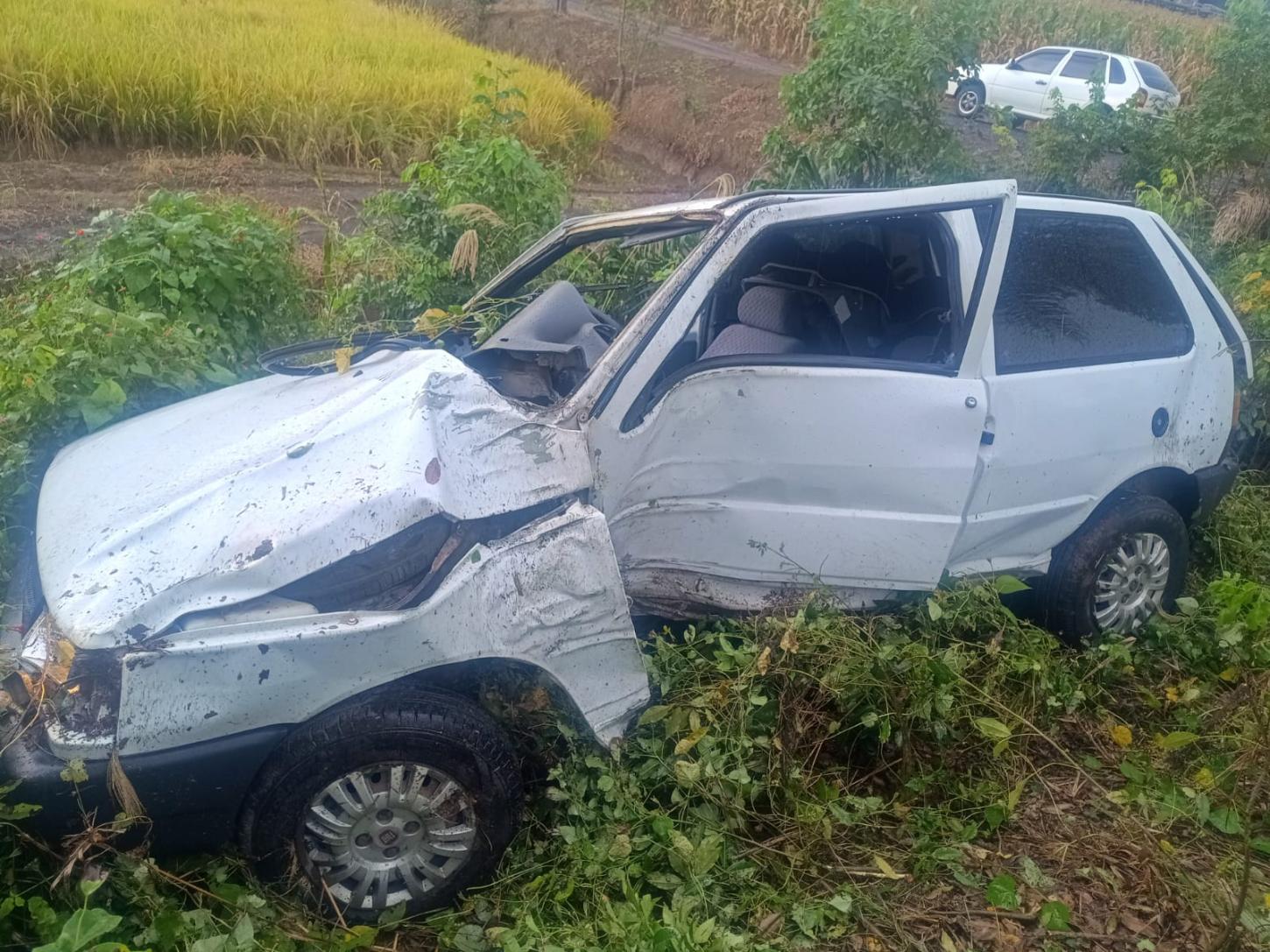 Motorista fica ferido após saída de pista e colisão na BR-470, em Pouso Redondo