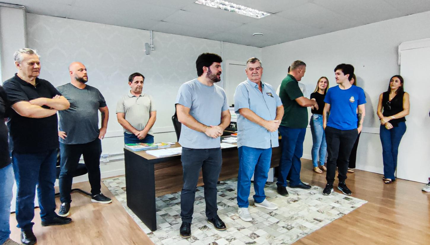 Prefeitura de Presidente Getúlio assina Ordem de Serviço para pavimentação da Rua Nova Tamanduá