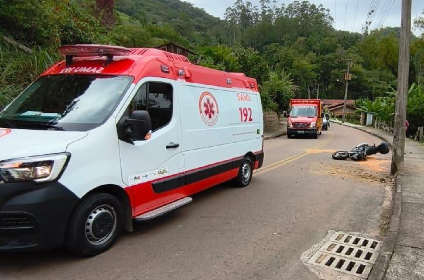 Motociclista fica gravemente ferido após acidente