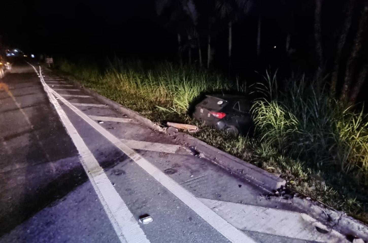 Motorista foge após saída de pista na BR-470 em Rodeio