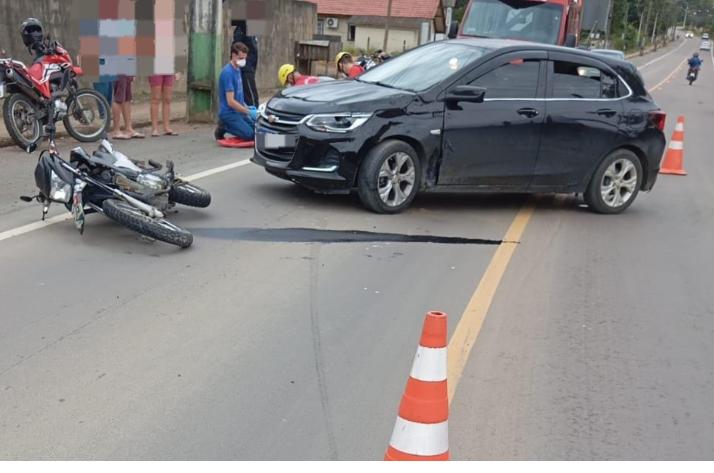 Motociclista fica ferido após acidente envolvendo carro e moto em Presidente Getúlio