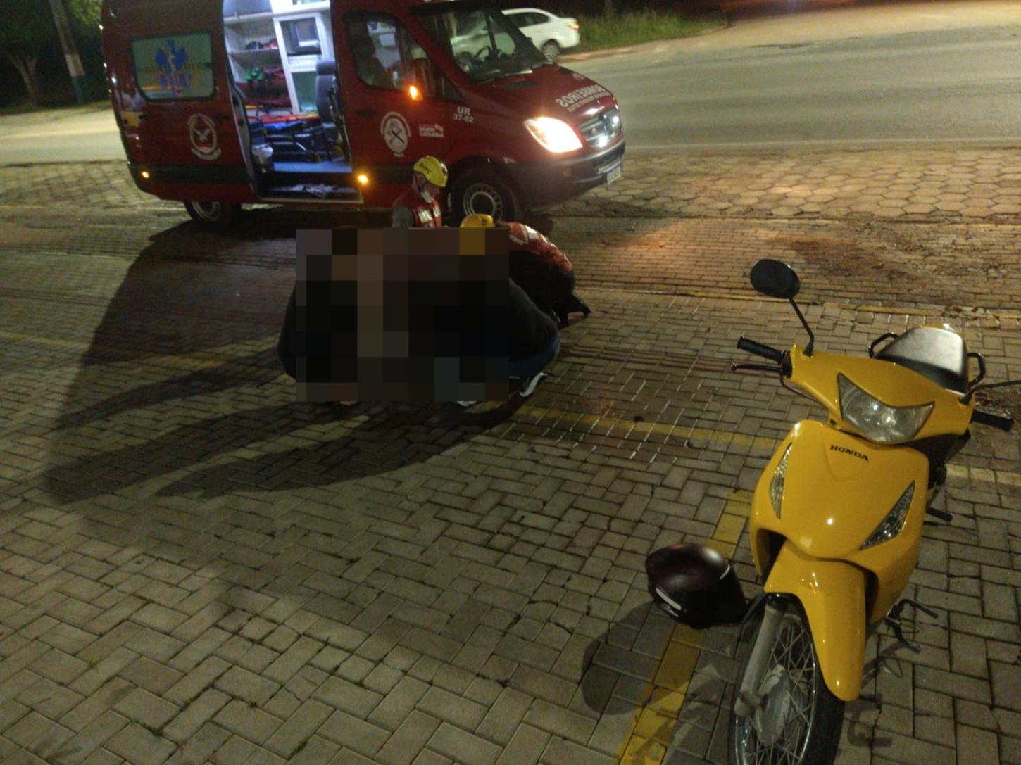 Passageira fica ferida em acidente entre carro e motocicleta em Presidente Getúlio