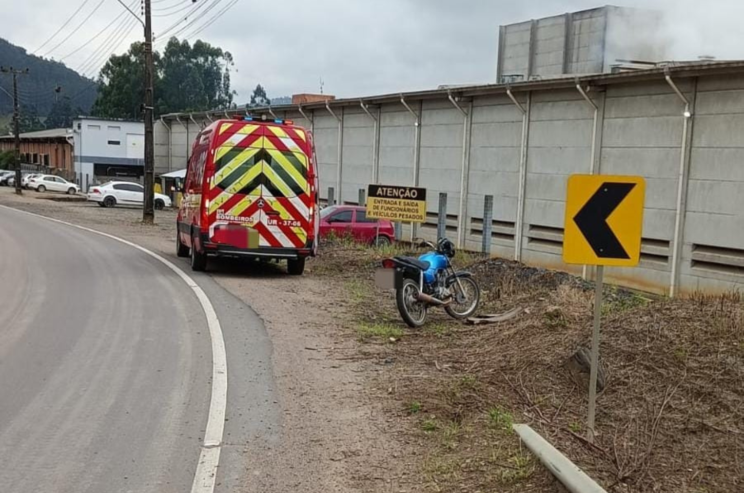 Motociclista fica ferida após sofrer queda na SC-340