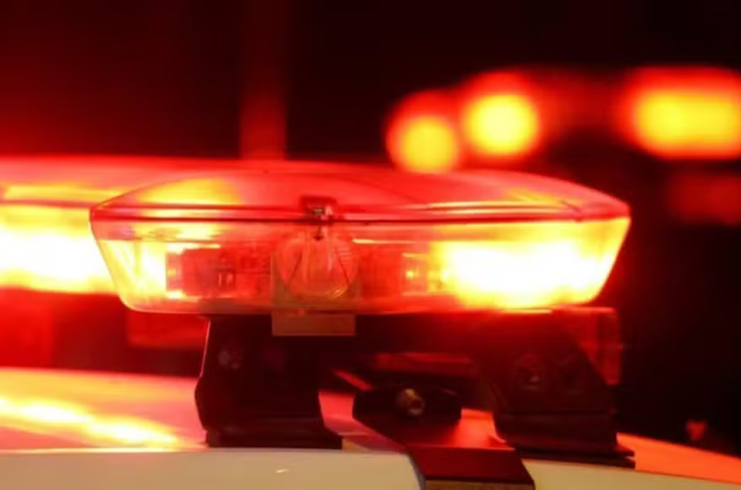 Mulher é morta a facadas dentro de casa